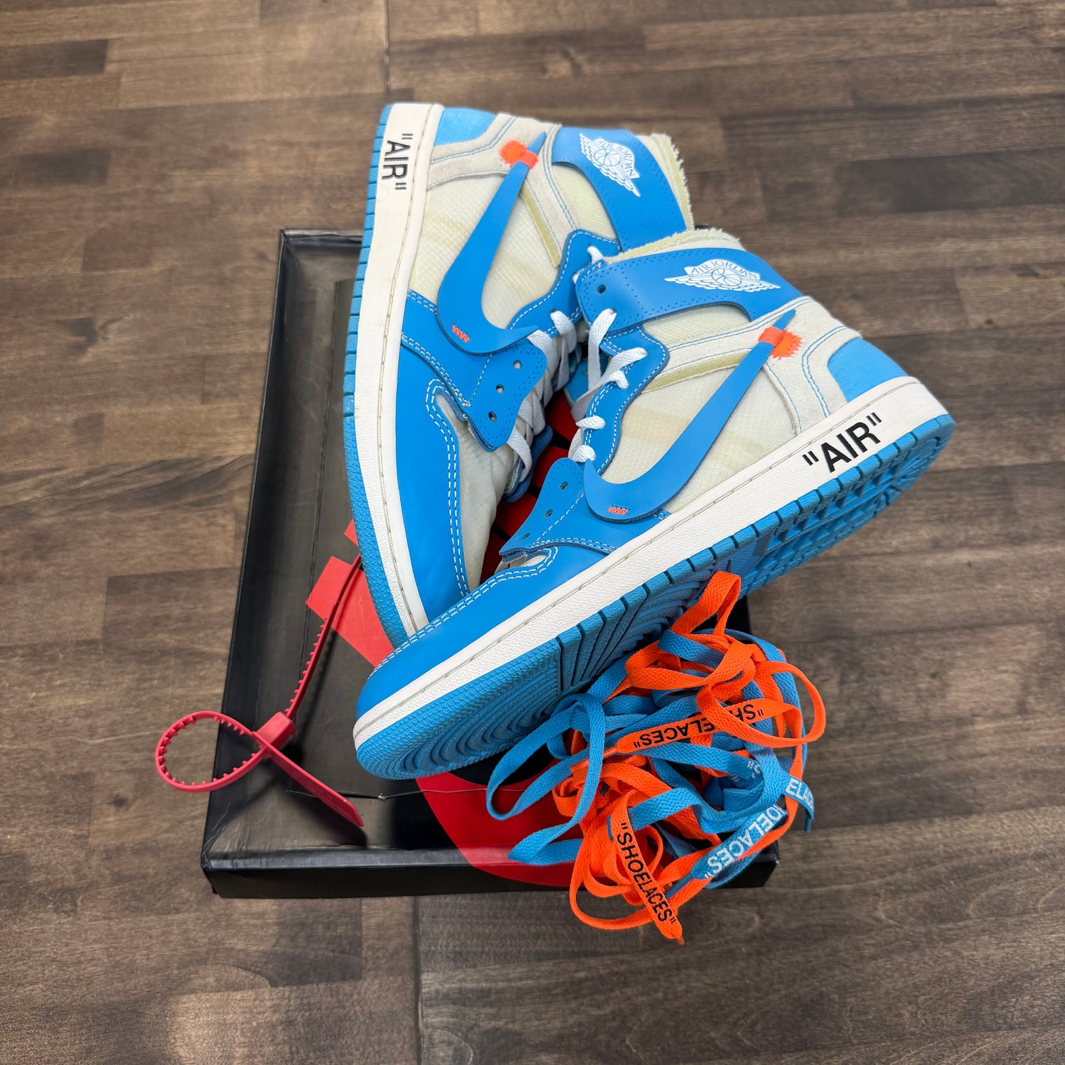 University Blue Off-White Jordan 1 High (USED)