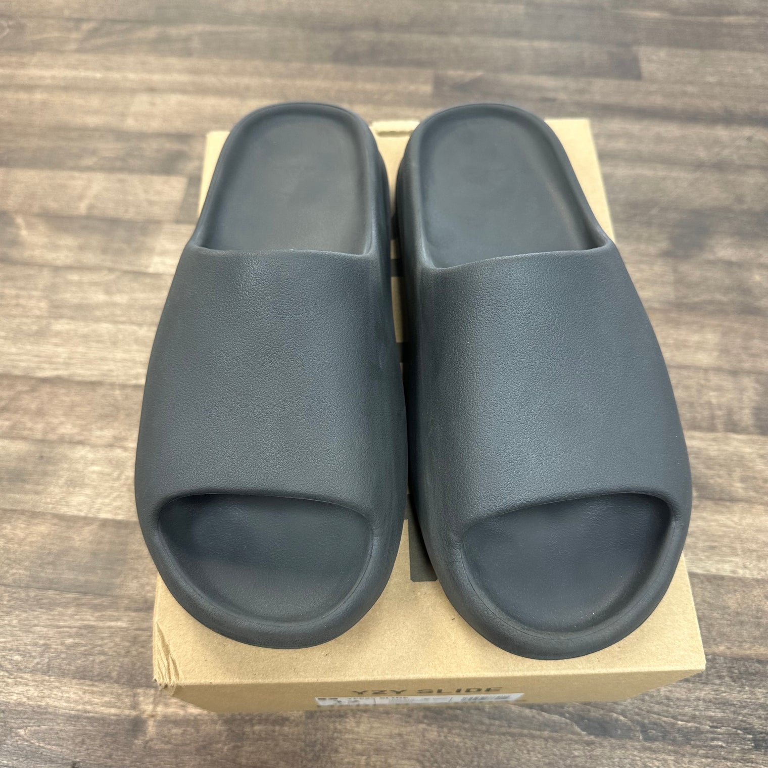 Onyx Yeezy Slide (USED)