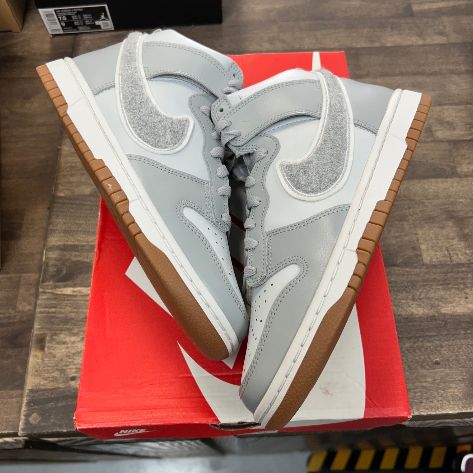 Chenille Swoosh Light Smoke Grey Dunk High University (USED)