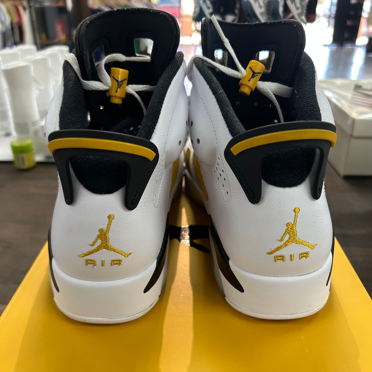 Ochre Jordan 6 Retro (USED)