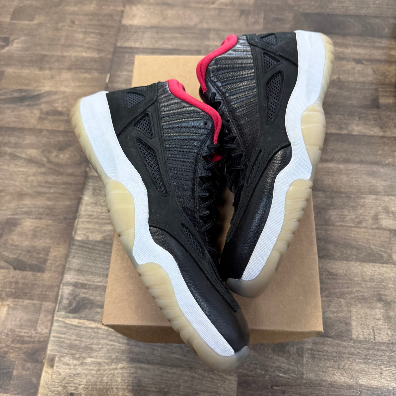 Bred Jordan 11 Retro Low IE (2021) (USED, No Box)
