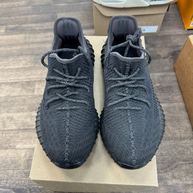 Black Static Yeezy 350 (USED,No Box)