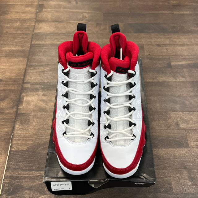(GS) White Gym Red Jordan 9 (USED)