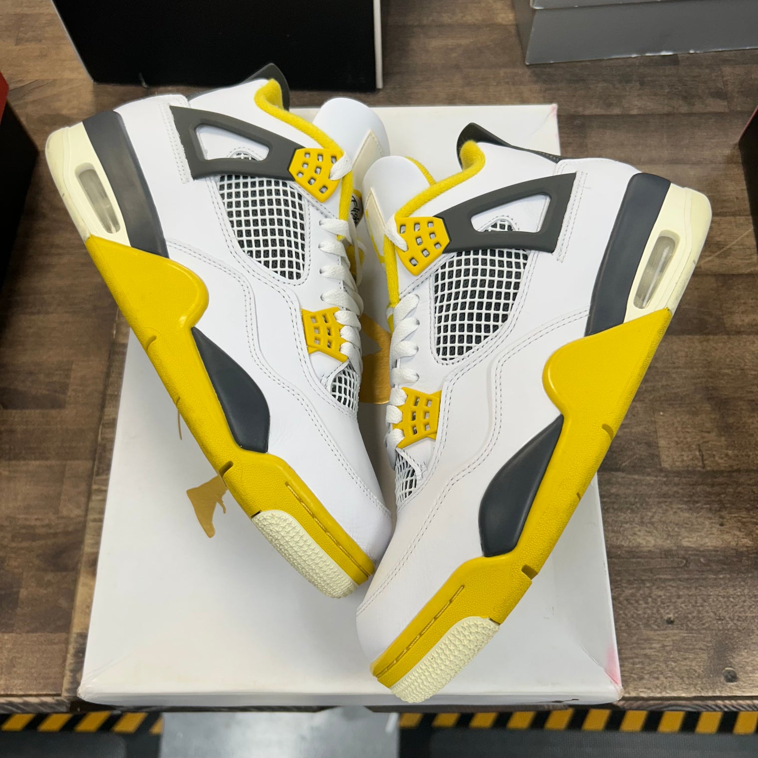 Sulfur Jordan 4 Retro (W) (USED)