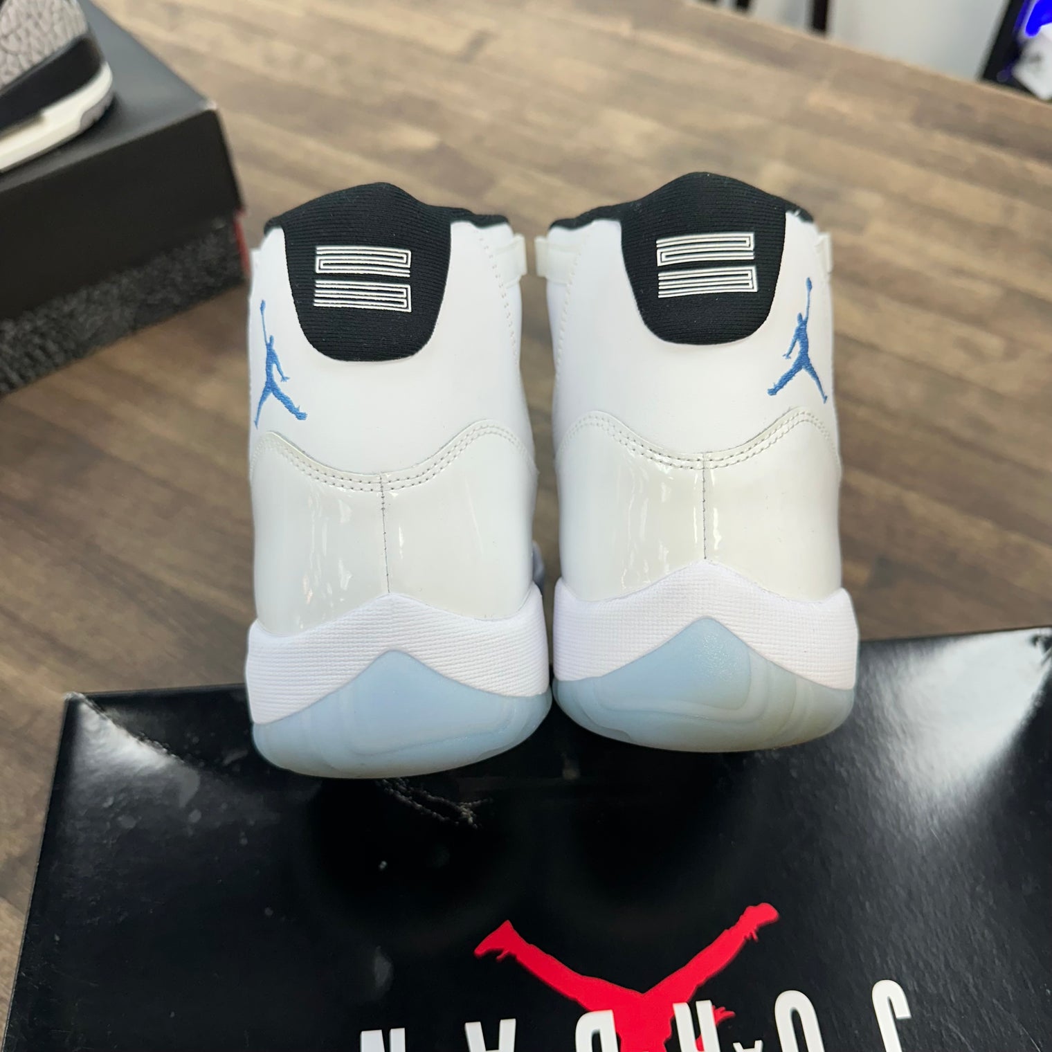 Legend Blue Jordan 11 2024 (USED)