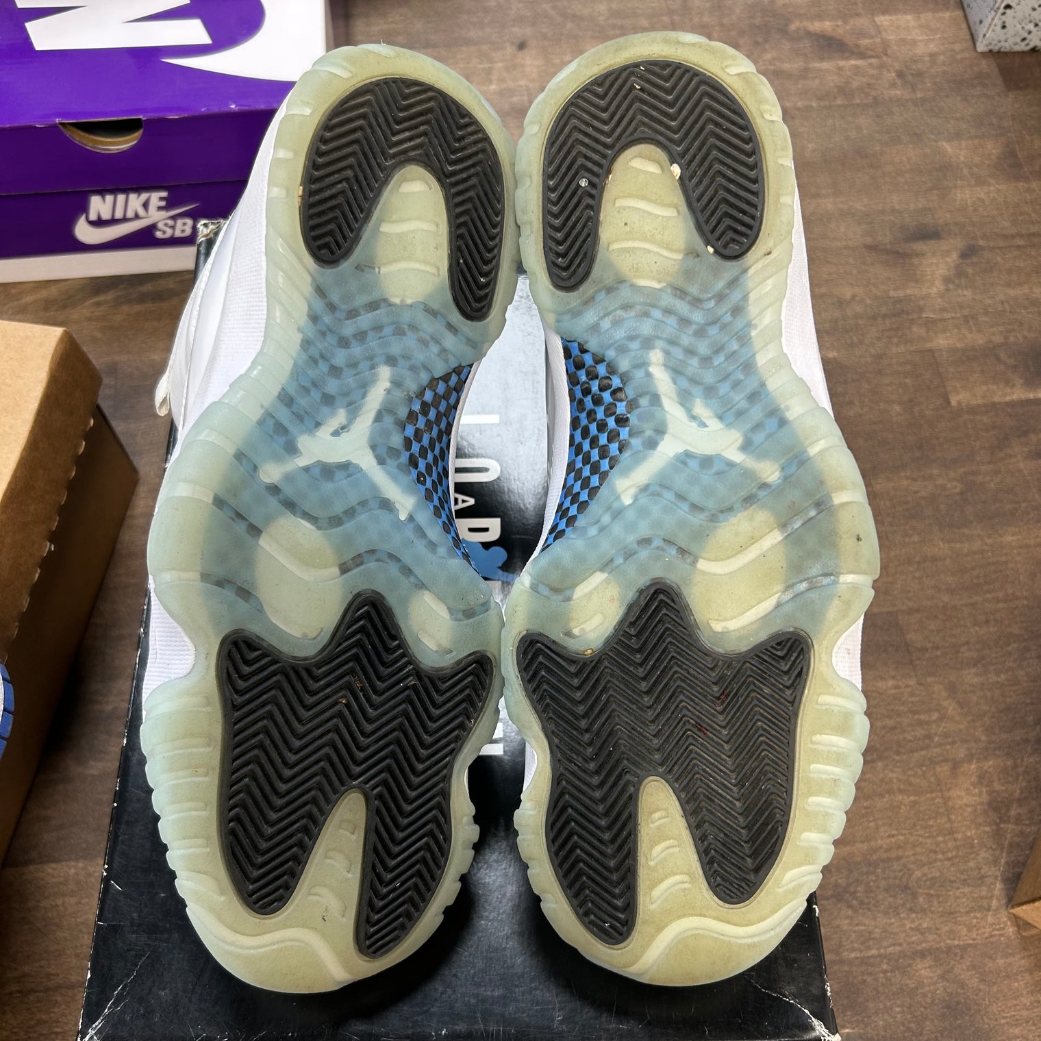 Legend Blue Jordan 11 Low (USED)