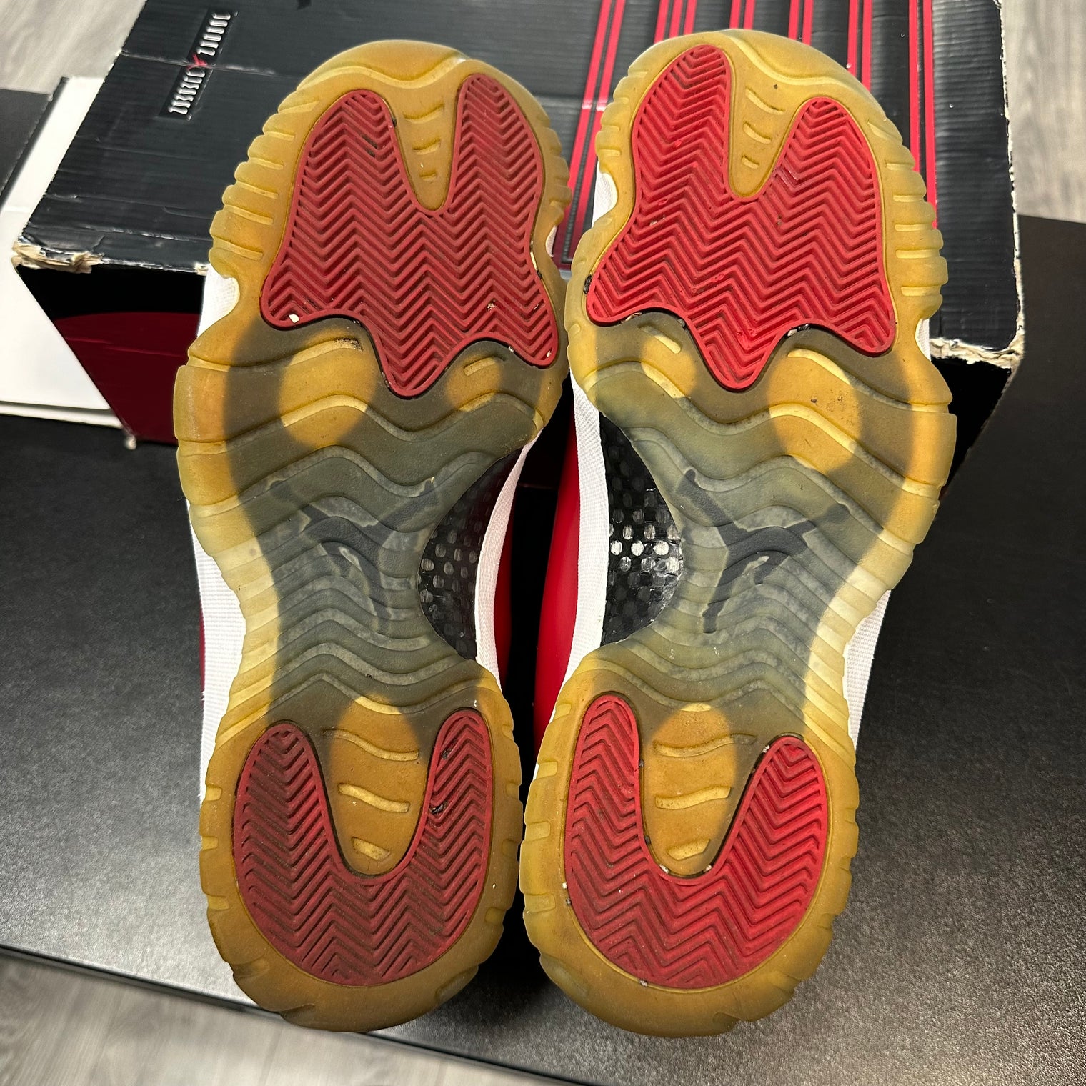 Win like 96 Jordan 11 (USED, half box)