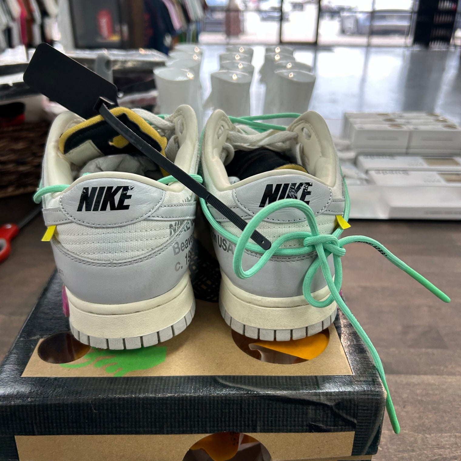 Lot 4 of 50 Off White Nike Dunk Low (USED)