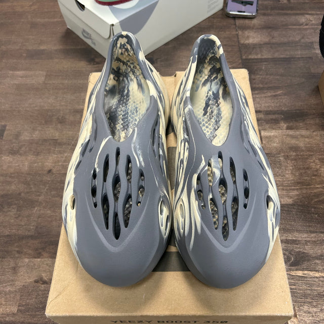 MXT Moon Grey Yeezy Foam RNNR (USED, Replacement Box)