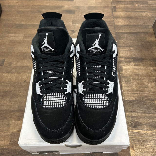 White Thunder Jordan 4 Retro (USED)