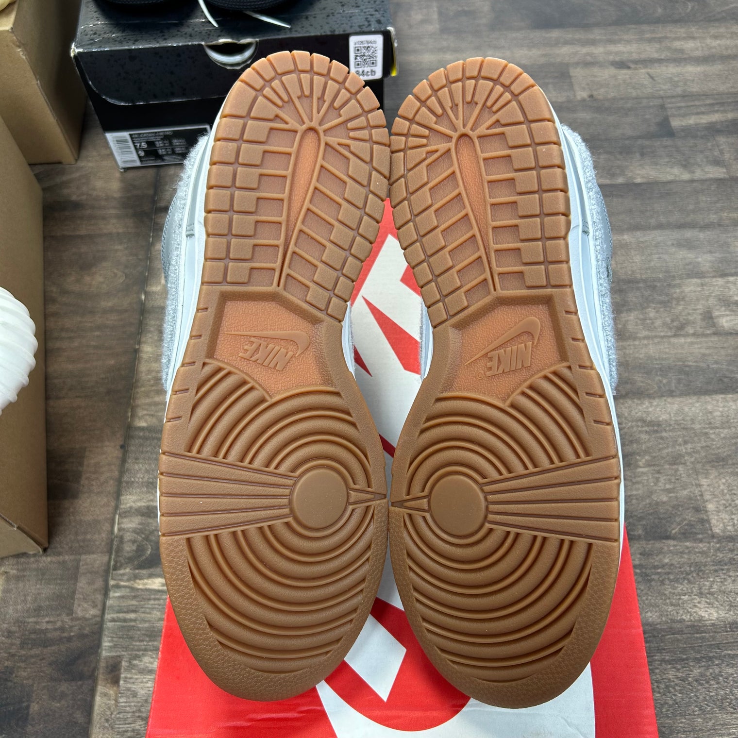 Chenille Swoosh Light Smoke Grey Dunk High University (USED)