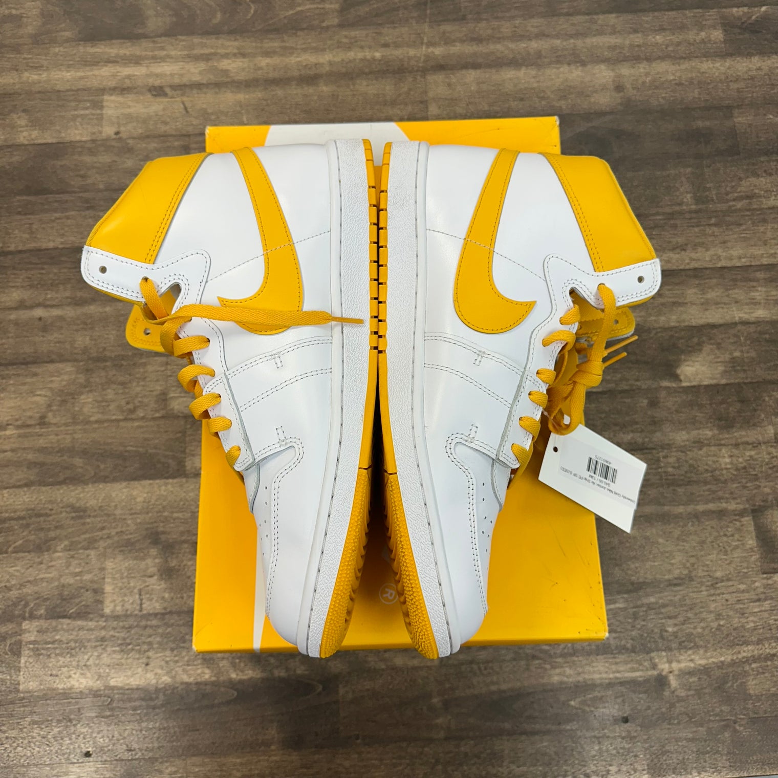 University Gold Nike Jordan Air Ship PE SP (USED)