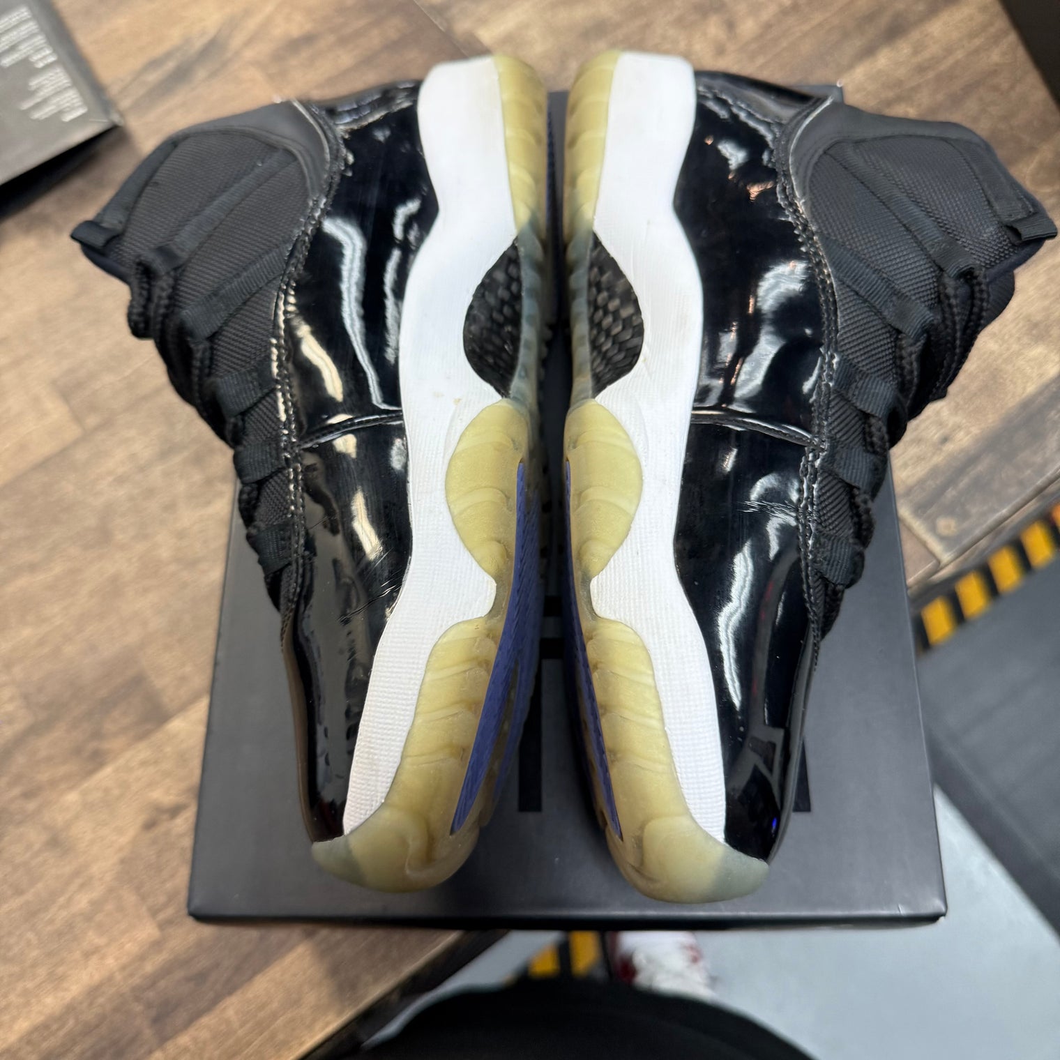 Space Jam Jordan 11 (USED)
