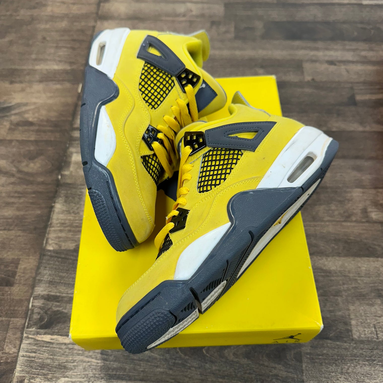 (GS) Lightning Jordan 4 (USED)
