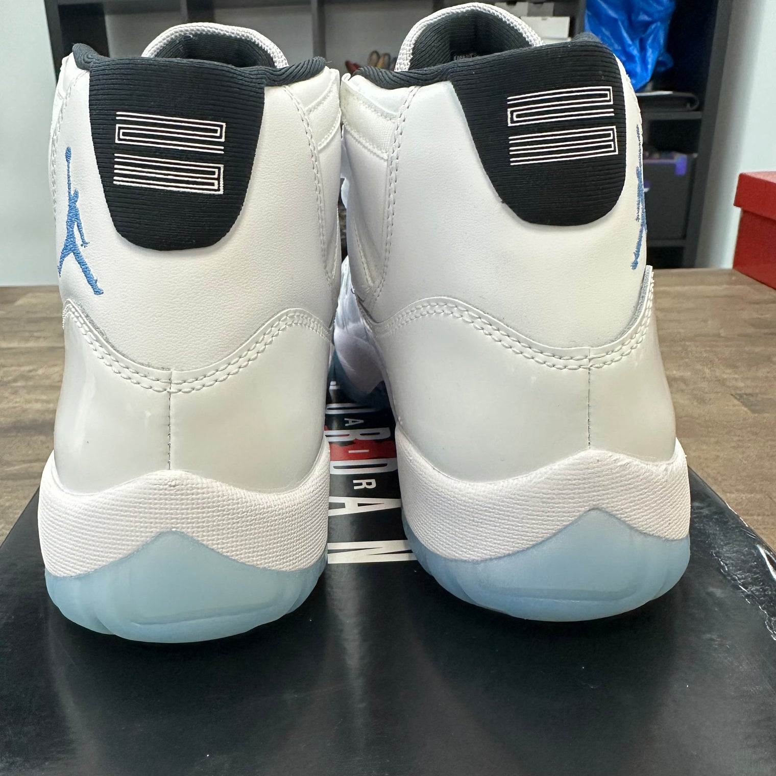 Legend Blue Jordan 11 2024 (Used)