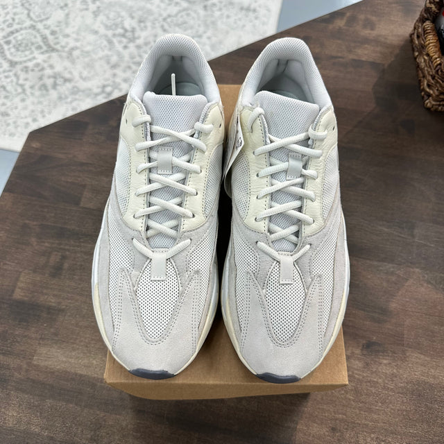 Analog Yeezy 700 (USED,NO BOX)