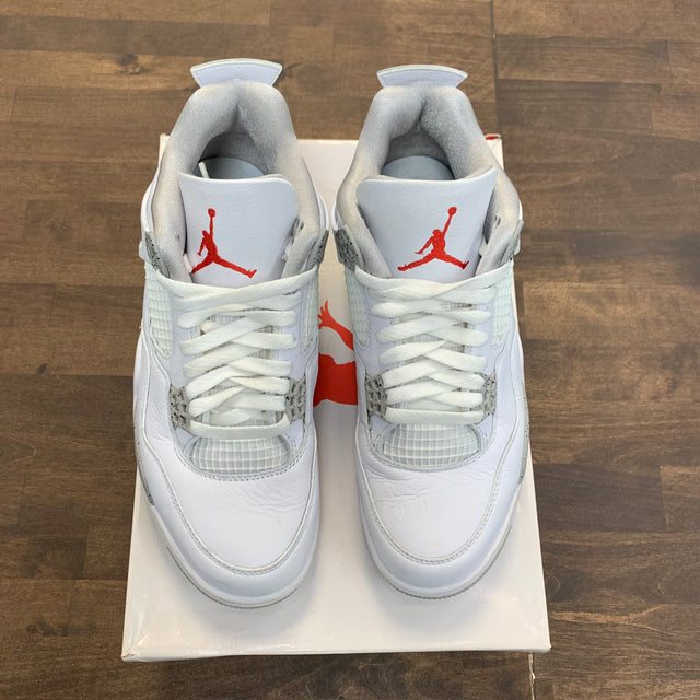 White Oreo Jordan 4 (USED)