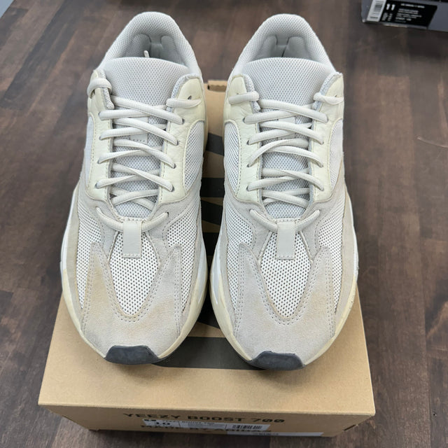 Analog Yeezy 700 (USED)