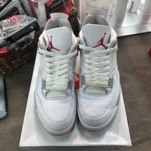 White Oreo Jordan 4 Retro (USED)