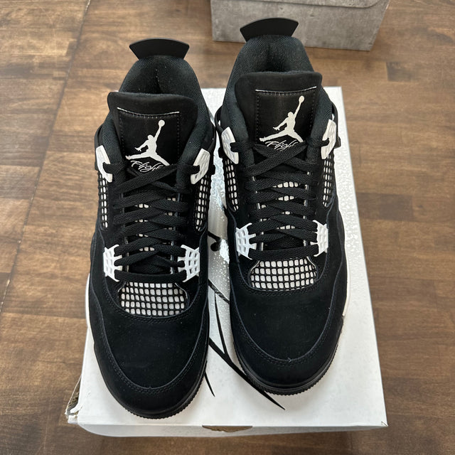 White Thunder Jordan 4 (USED)