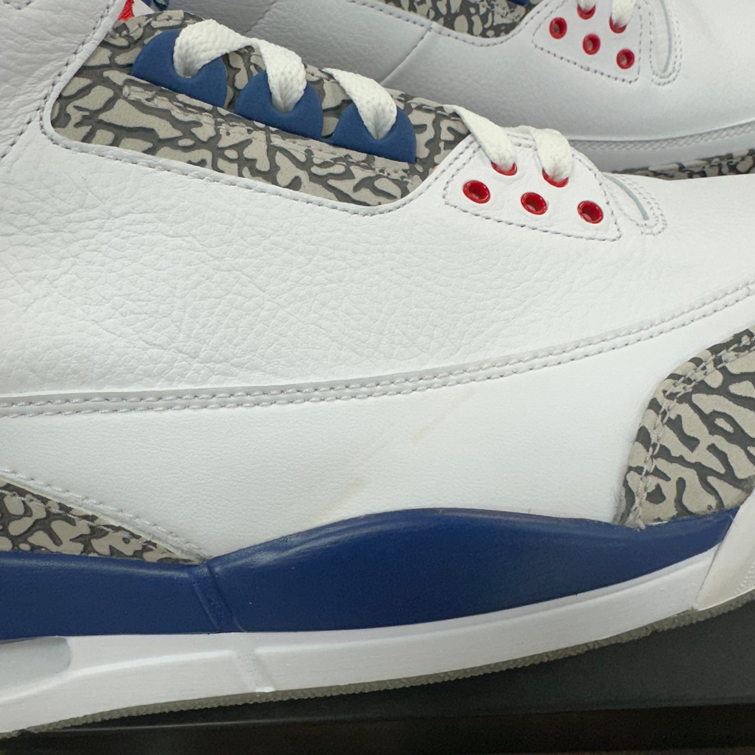 True Blue Jordan 3 Retro (2016) (Discoloration)