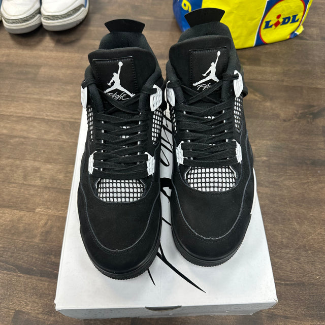 White Thunder Jordan 4 (USED)