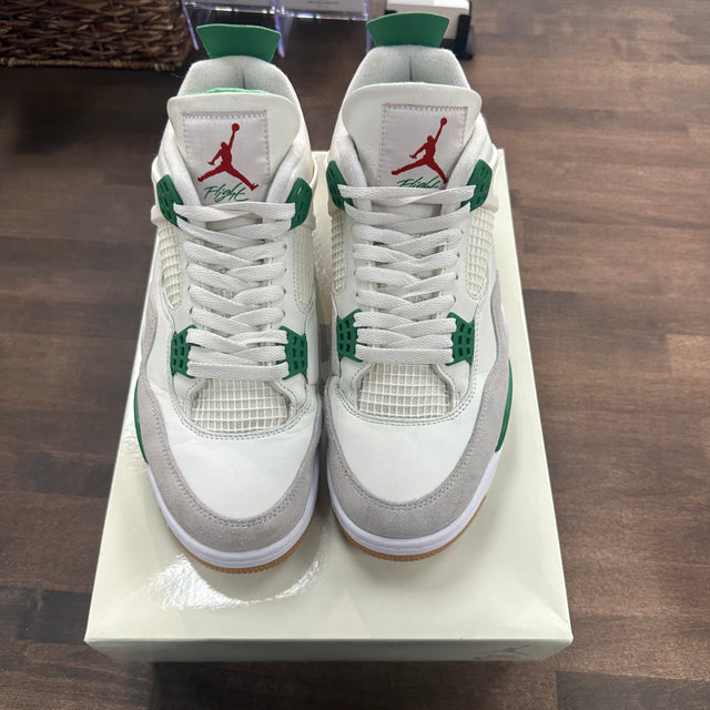Pine Green SB Jordan 4 (USED)
