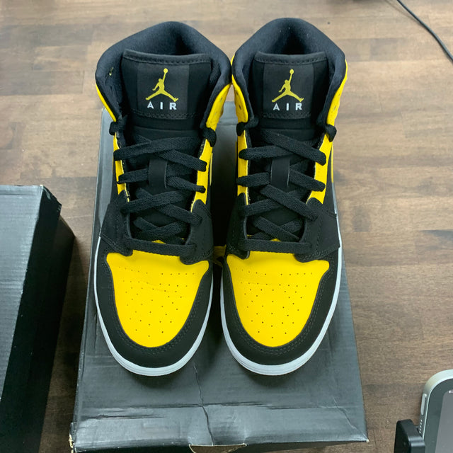 (GS) New Love Jordan 1 Mid (USED)