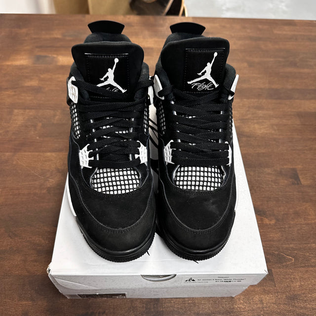 White Thunder Jordan 4 (USED)