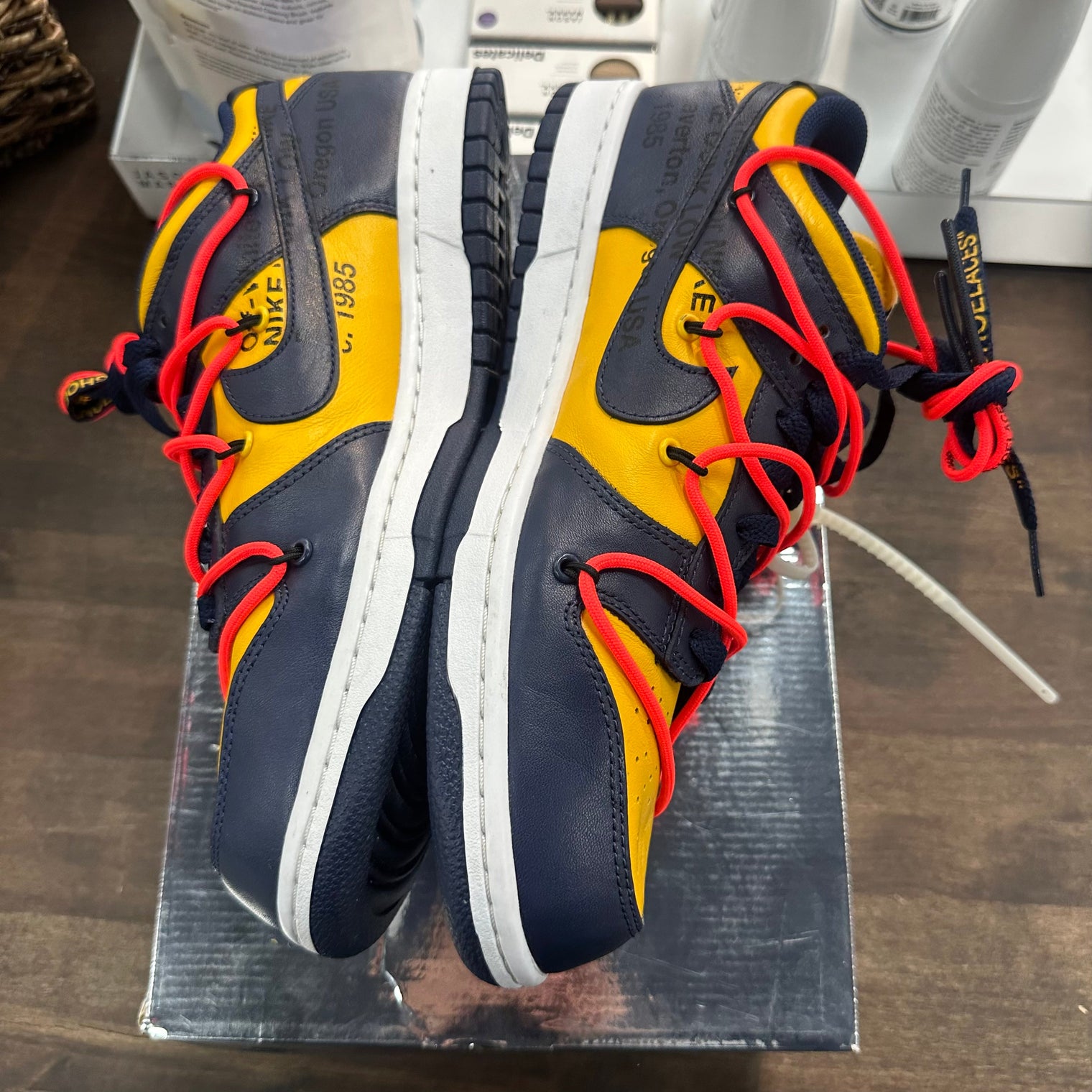 Off-White University Gold Nike Dunk Low (USED)