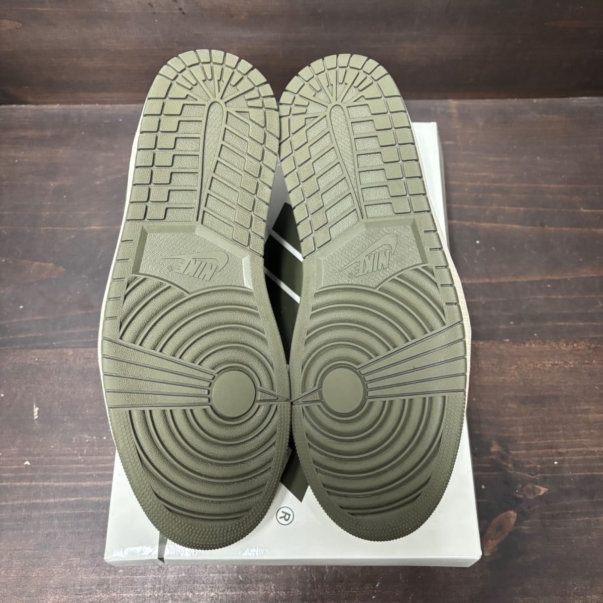Jordan 1 Retro Low OG SP Travis Scott Olive (Women's) Size 13W (Pre-Owned) - box