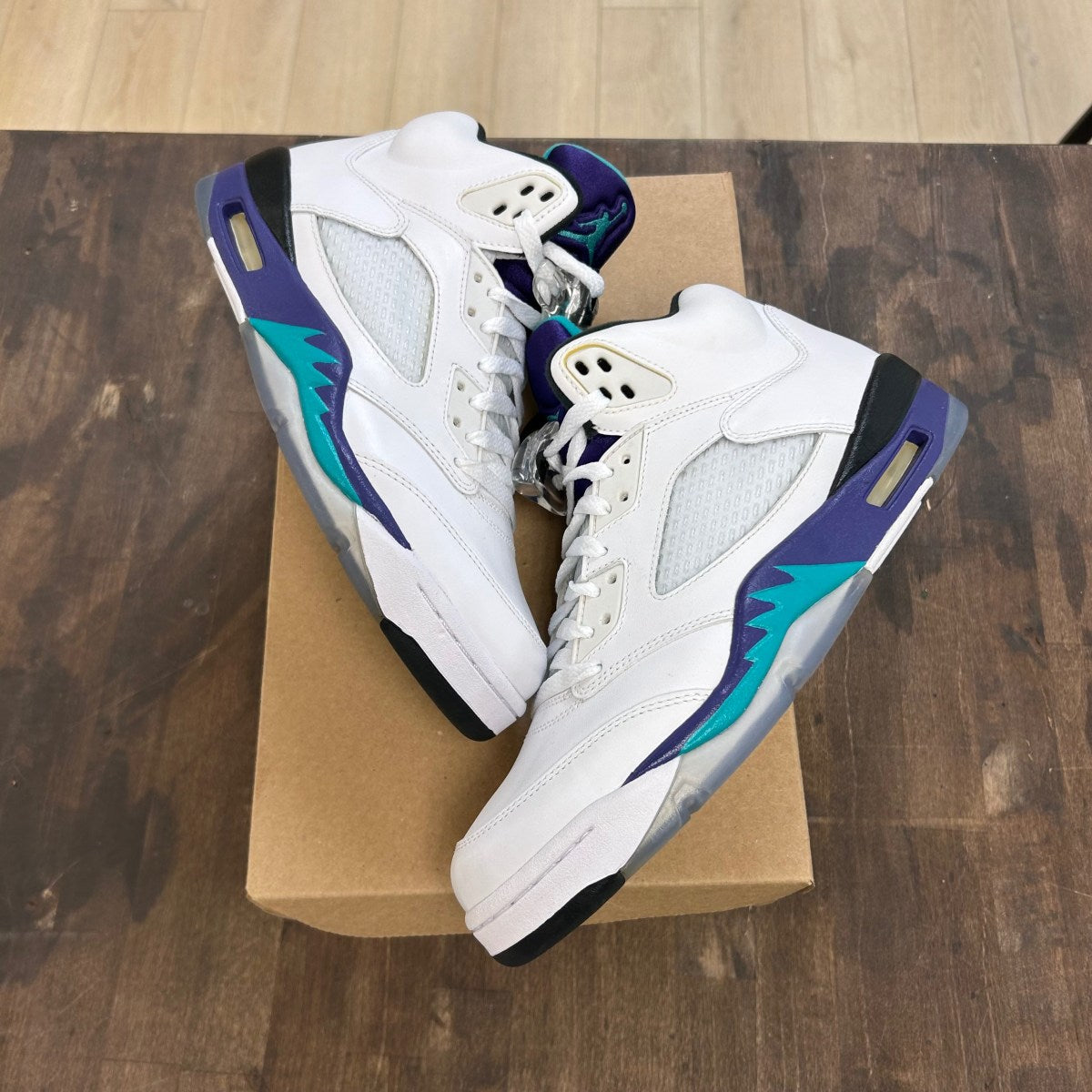 Jordan 5 Retro Grape (2013) Size 9 (Pre-Owned) - Image 1