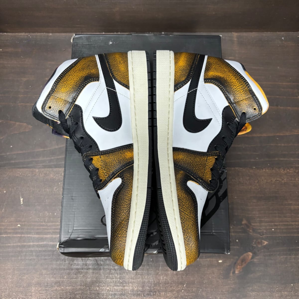 Jordan 1 Mid SE Orange Wear Away Size 10 (Pre-Owned) - tag