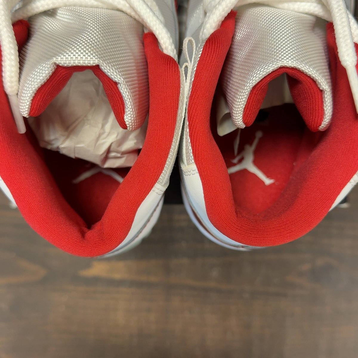 Jordan 11 Retro Cherry (2022) Size 9 (Pre-Owned) - aux