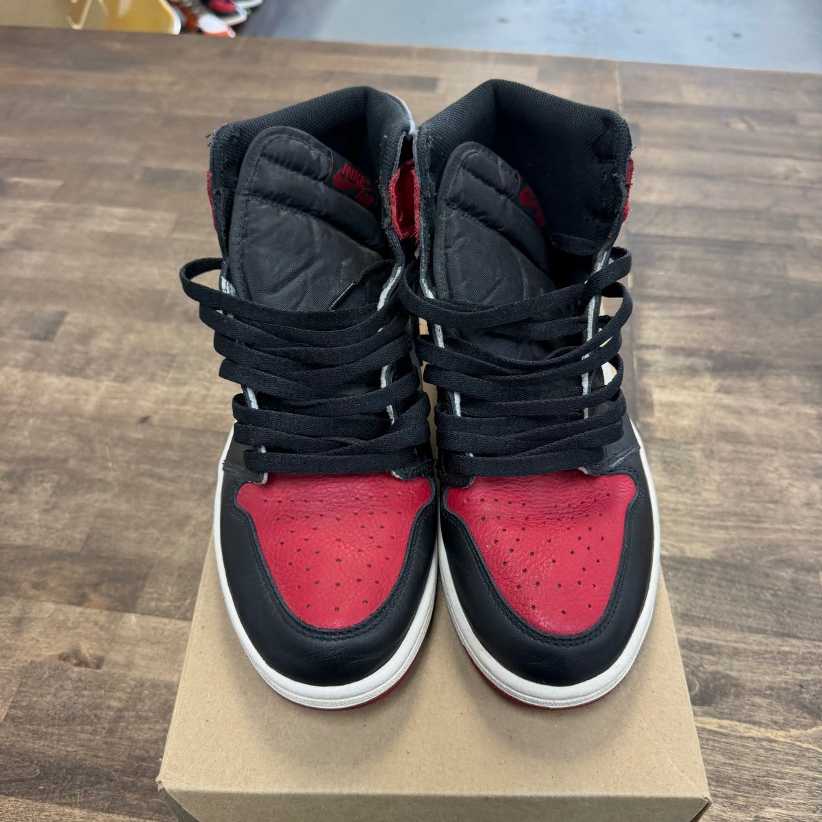 Jordan 1 Retro High Bred Toe Size 11 (Pre-Owned) - Image 2