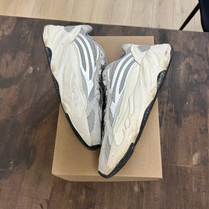 adidas Yeezy Boost 700 V2 Static Size 10.5 (Pre-Owned) - Image 1