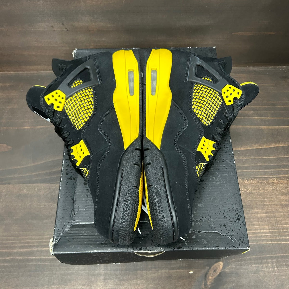 Jordan 4 Retro Thunder (2023) - Image 4