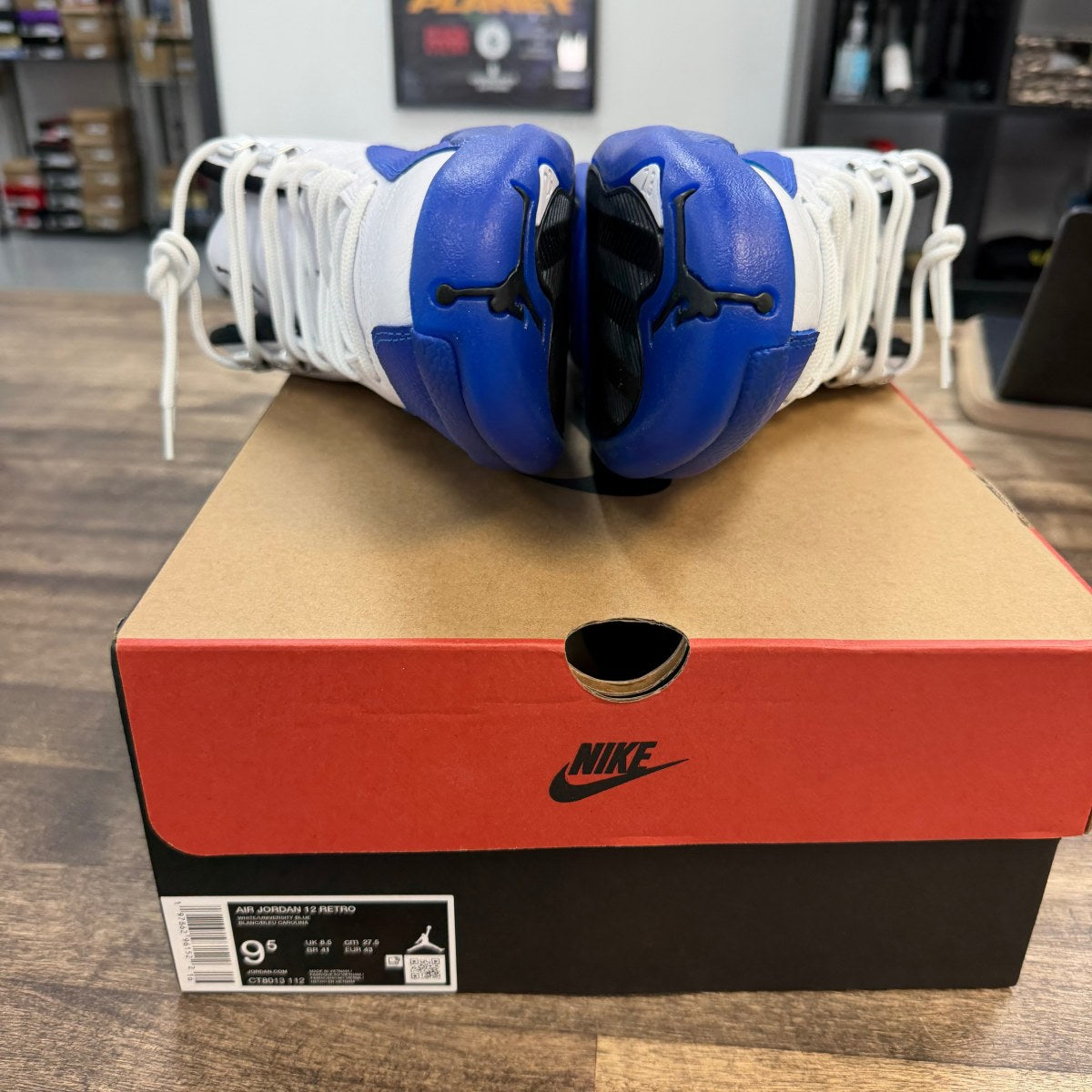 Jordan 12 Retro Blueberry Size 9.5 (Pre-Owned) - Image 6