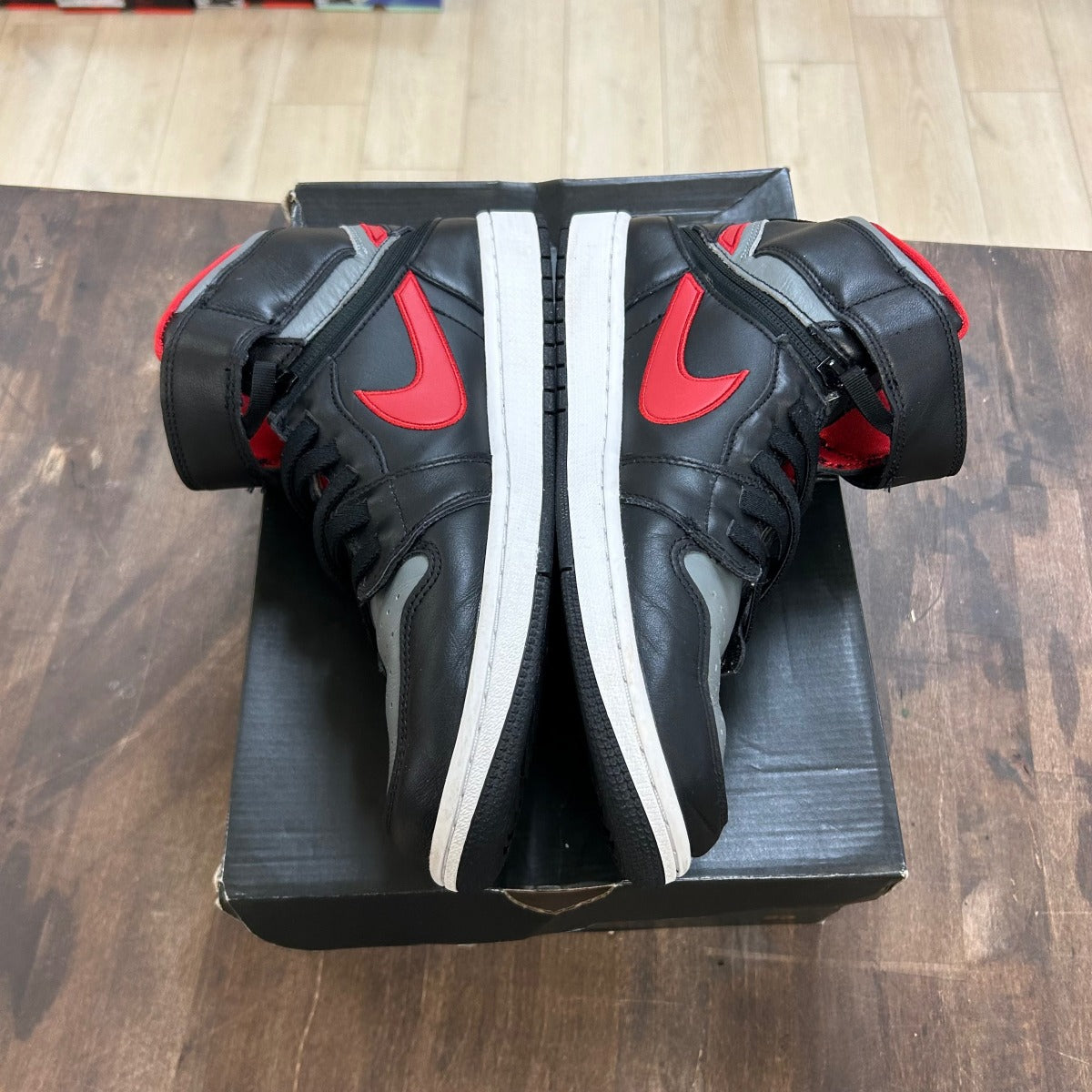 Jordan 1 High FlyEase Black Gym Red Smoke Grey - Image 3