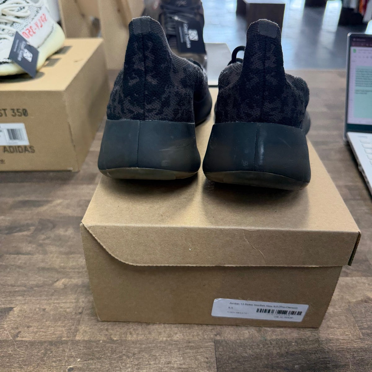 adidas Yeezy Boost 380 Onyx Size 10 (Pre-Owned) - Image 3