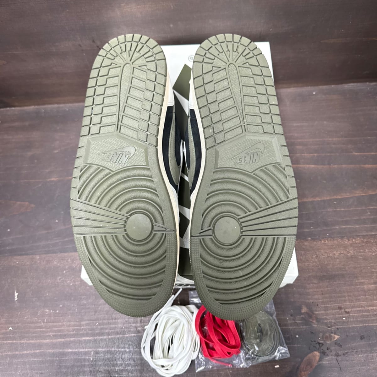 Jordan 1 Retro Low OG SP Travis Scott Olive (Women's) Size 11.5W (Pre-Owned) - box