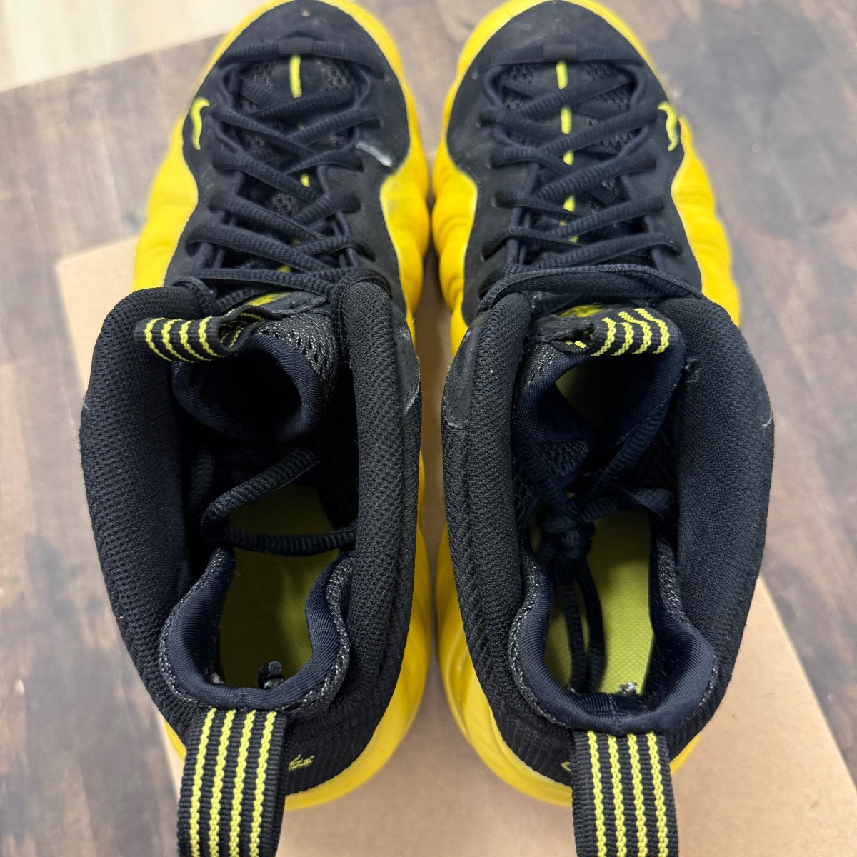 Nike Air Foamposite One Electrolime Size 10.5 (Pre-Owned) - Image 4