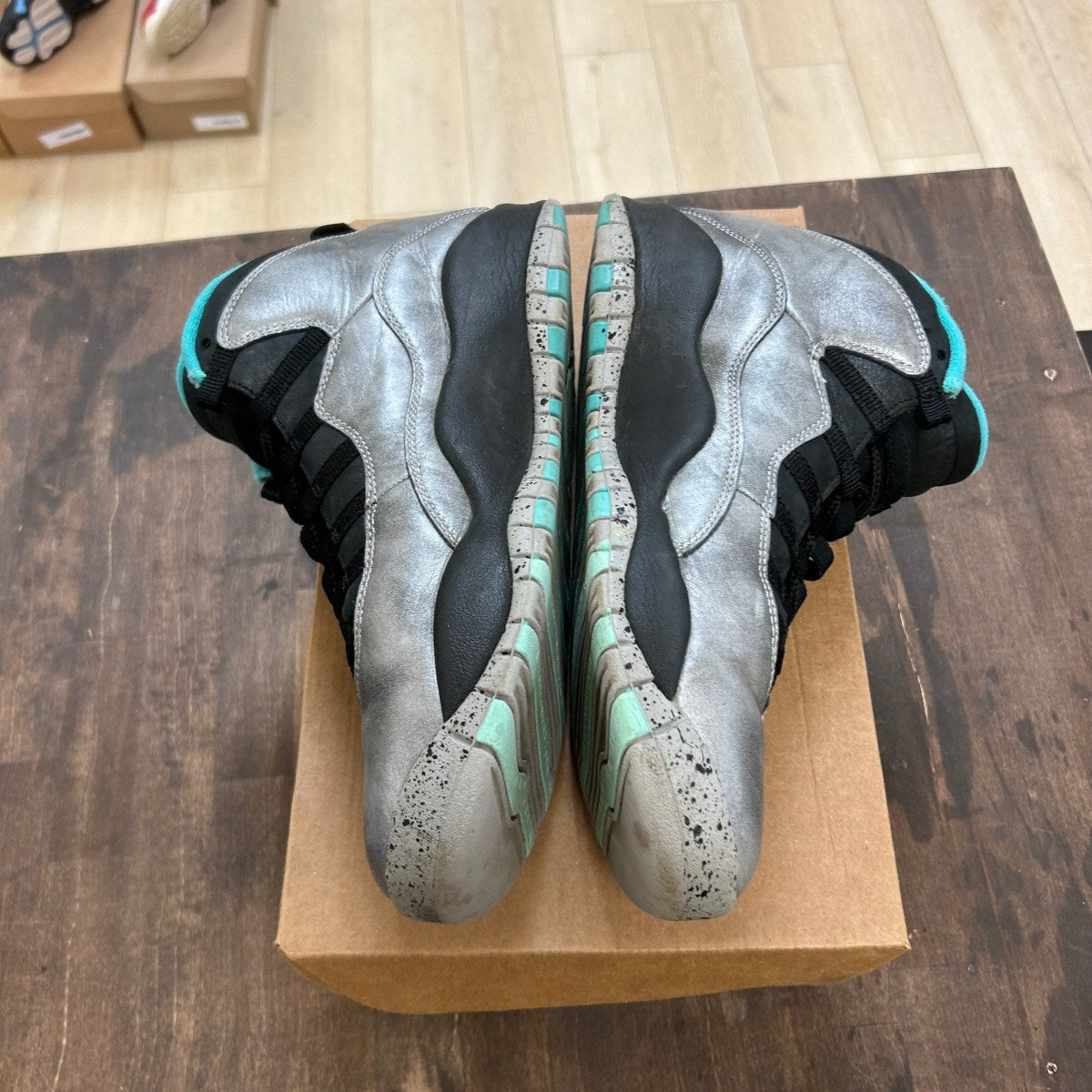 Jordan 10 Retro Lady of Liberty 30th Anniversary Size 9.5 (Pre-Owned) - Image 3