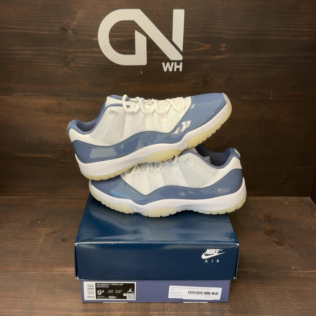 Jordan 11 Retro Low Diffused Blue Size 9.5 (Pre-Owned) - front
