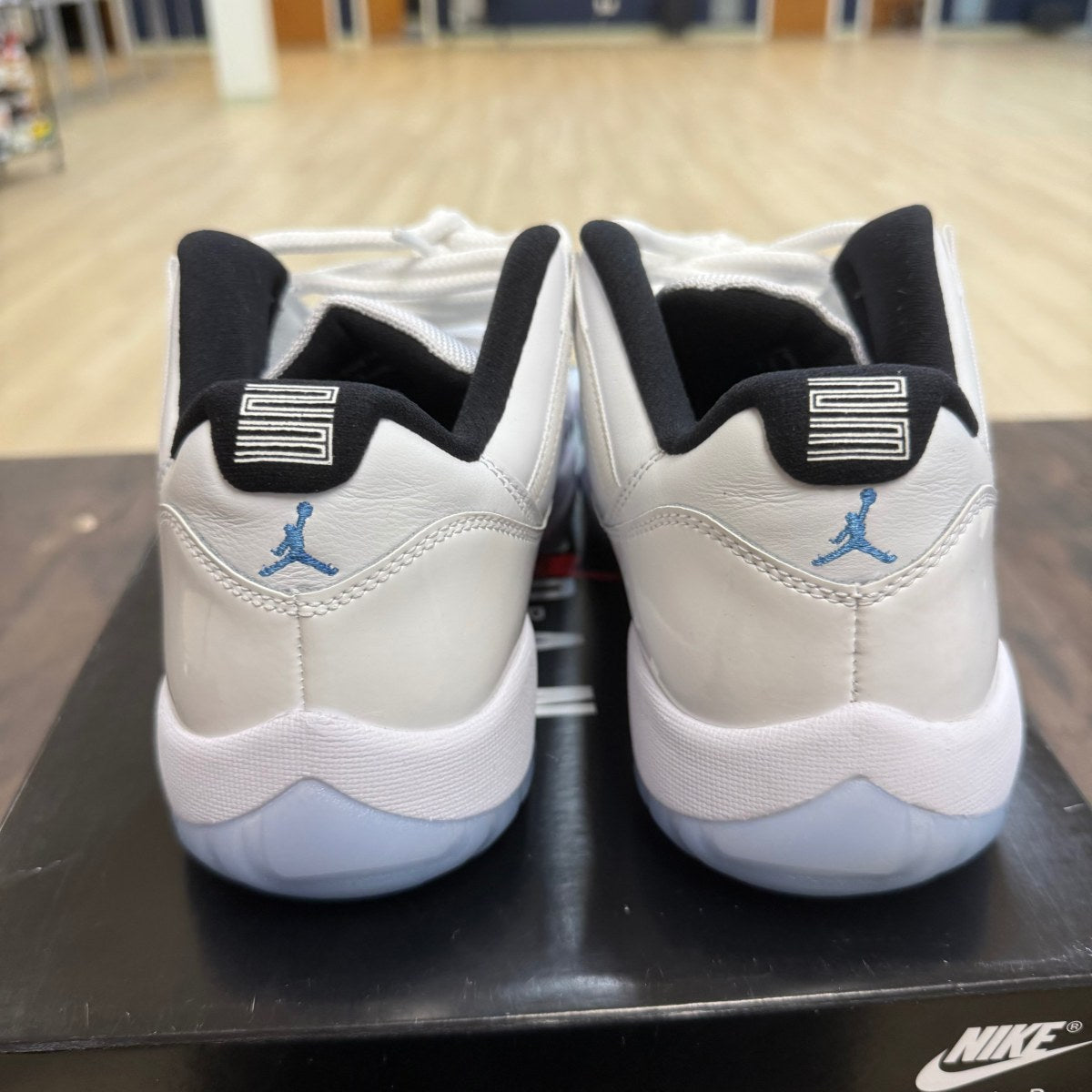 Jordan 11 Retro Low Legend Blue Size 9 (Pre-Owned) - Image 3