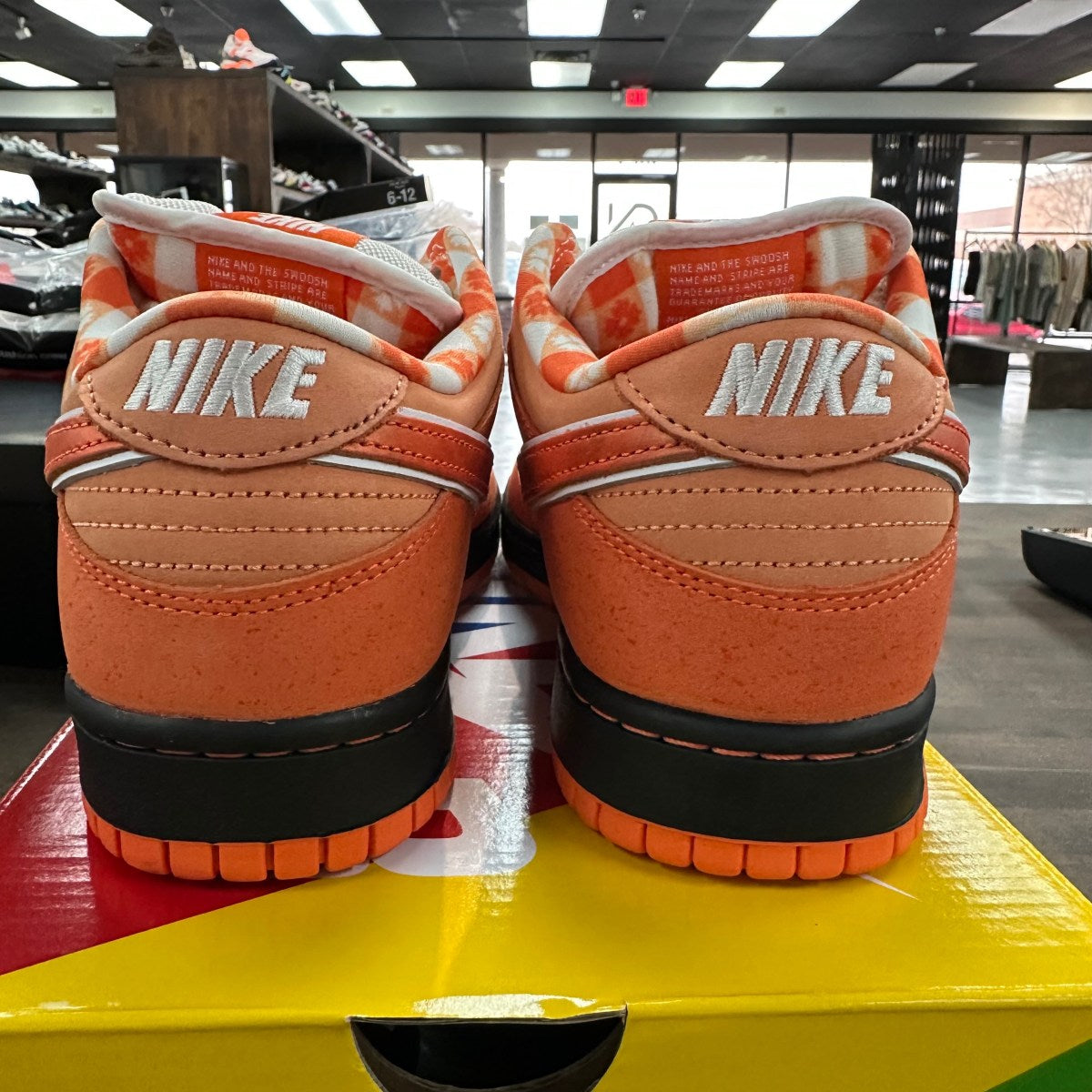 Nike SB Dunk Low Concepts Orange Lobster Size 9 (Pre-Owned) - Image 4