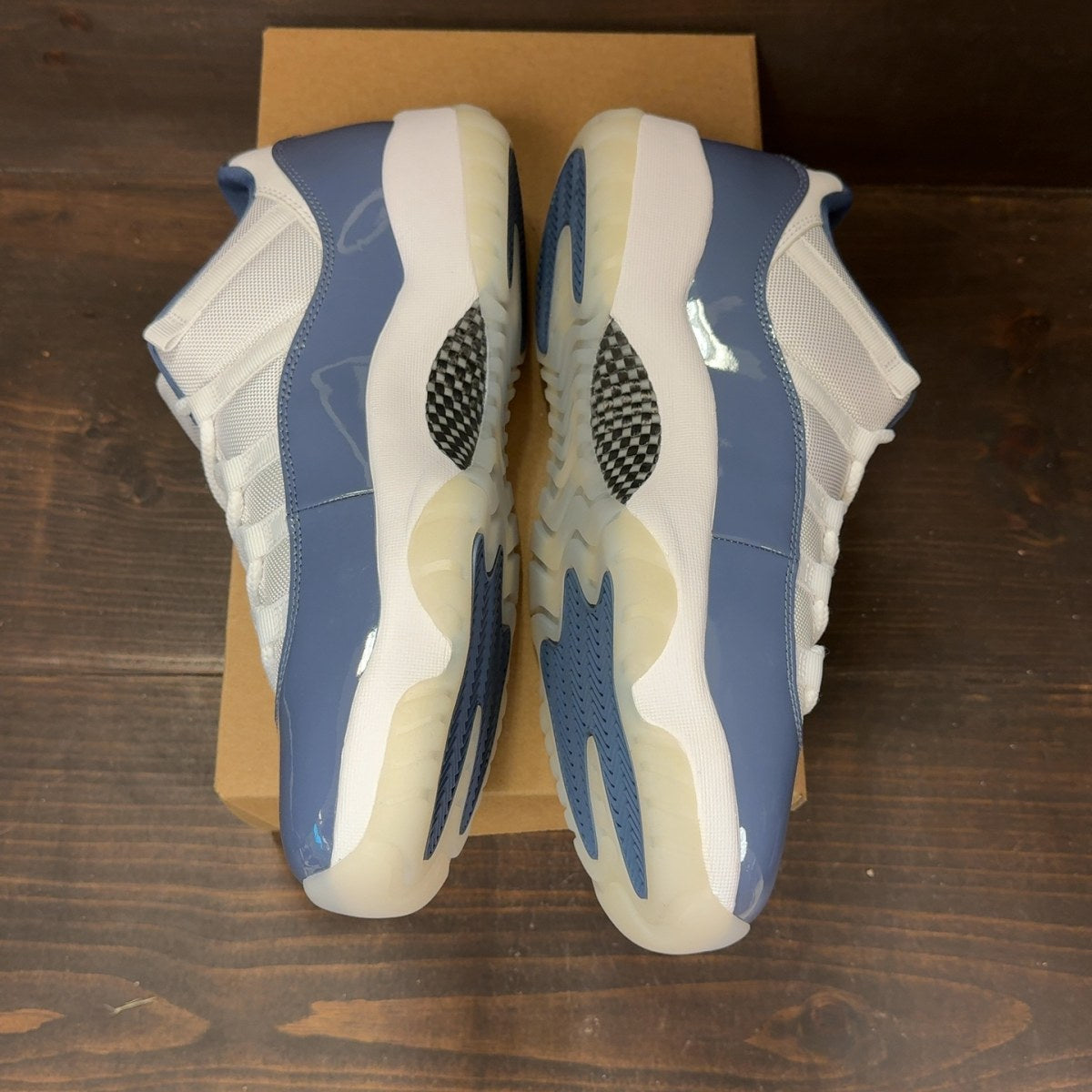 Jordan 11 Retro Low Diffused Blue Size 12 - Image 4