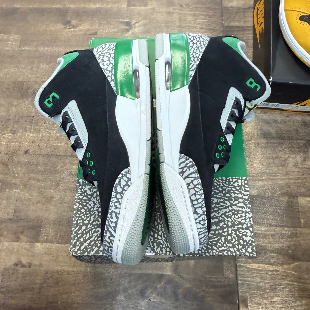 Jordan 3 Retro Pine Green Size 10 (Pre-Owned)