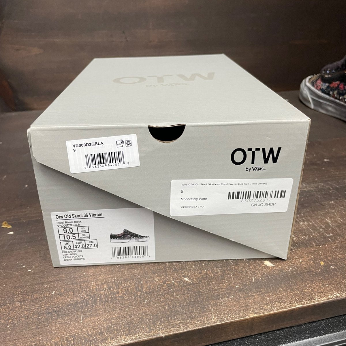 Vans OTW Old Skool 36 Vibram Floral Rivets Black Size 9 (Pre-Owned) - box