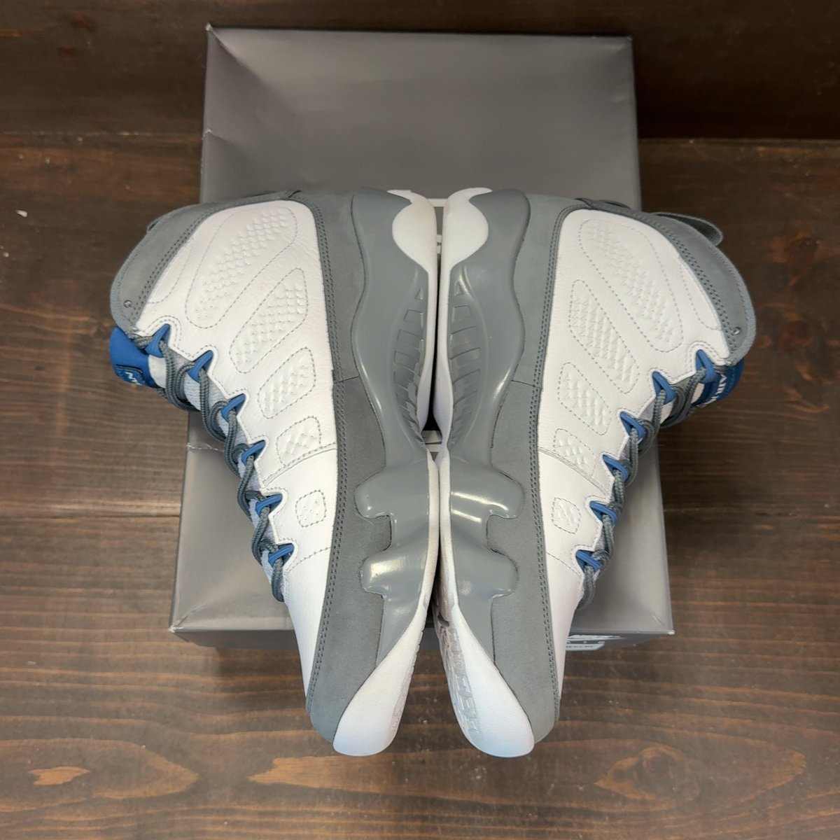 Jordan 9 Retro Flint Grey French Blue (2026) Size 9 (Pre-Owned) - aux